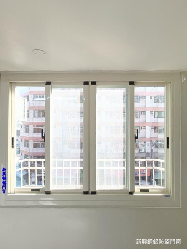 牙白色氣密落地窗免拆窗施工-安裝案例(二)